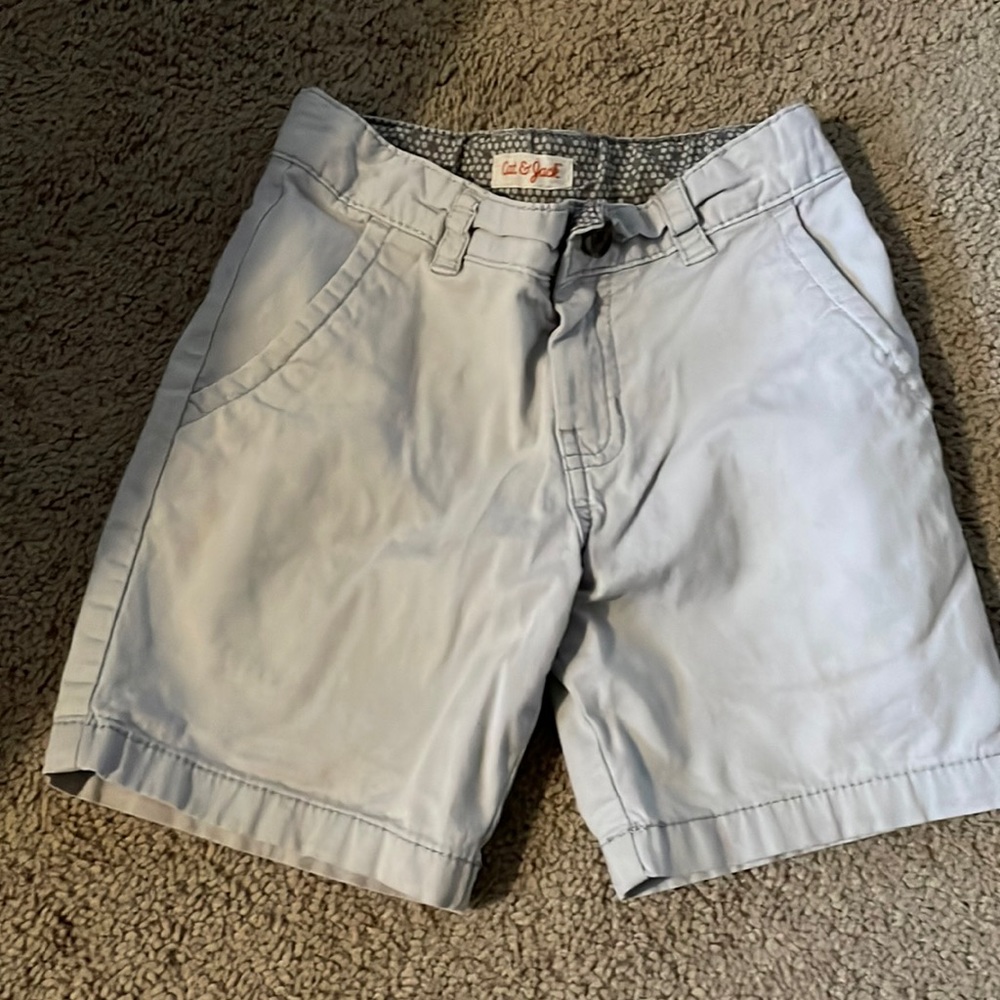 It’s shorts grey in color